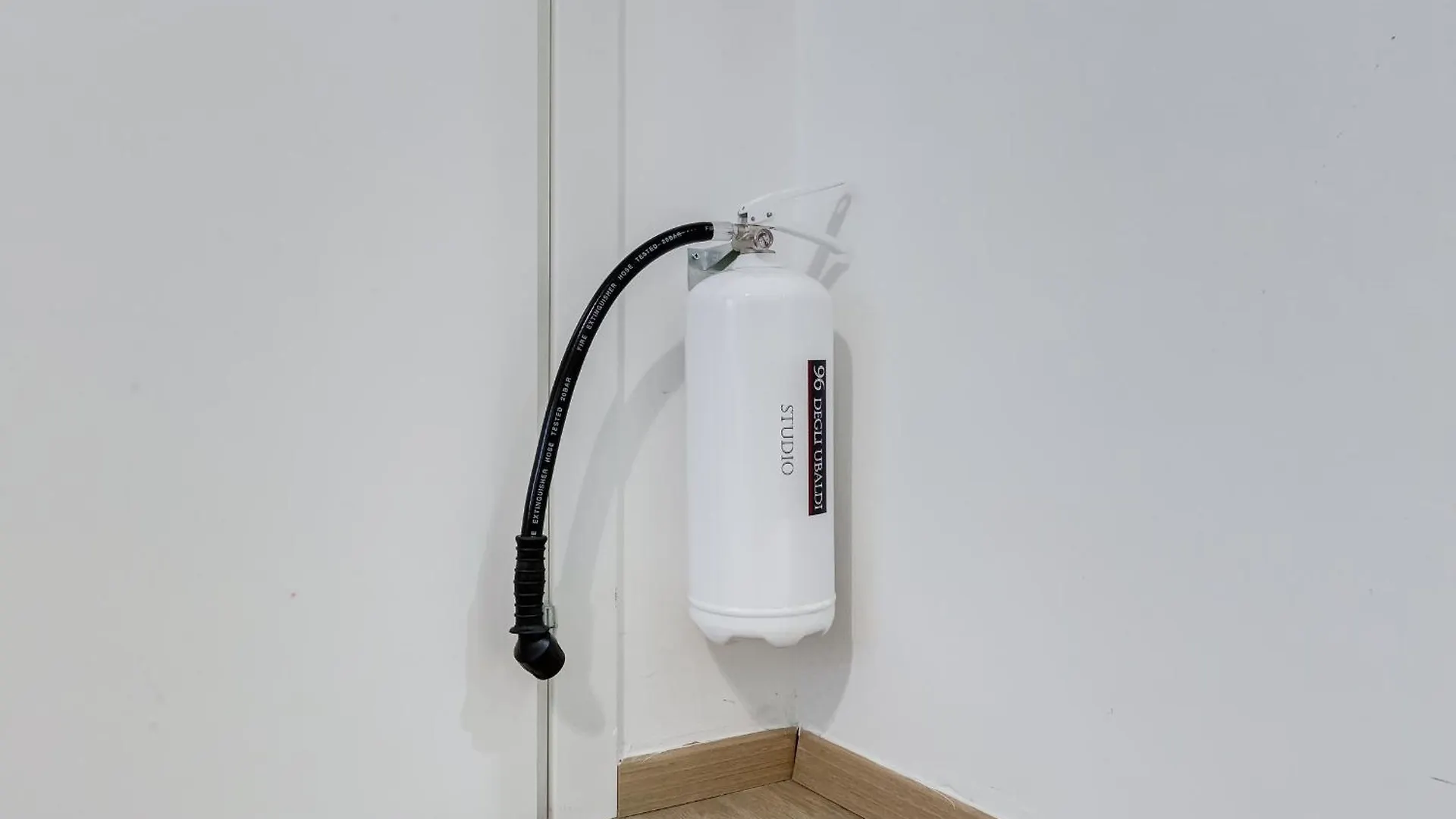 Apartment 96 Degli Ubaldi Studio Rome