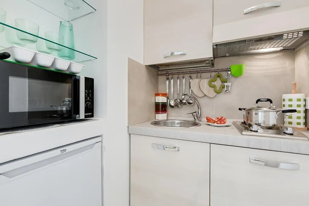 Apartment 96 Degli Ubaldi Studio Rome Italy
